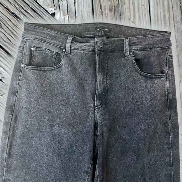 Universal Standard Etta High Rise Straight Leg Jeans 28 Inch in Washed Black 10 - Picture 5 of 16